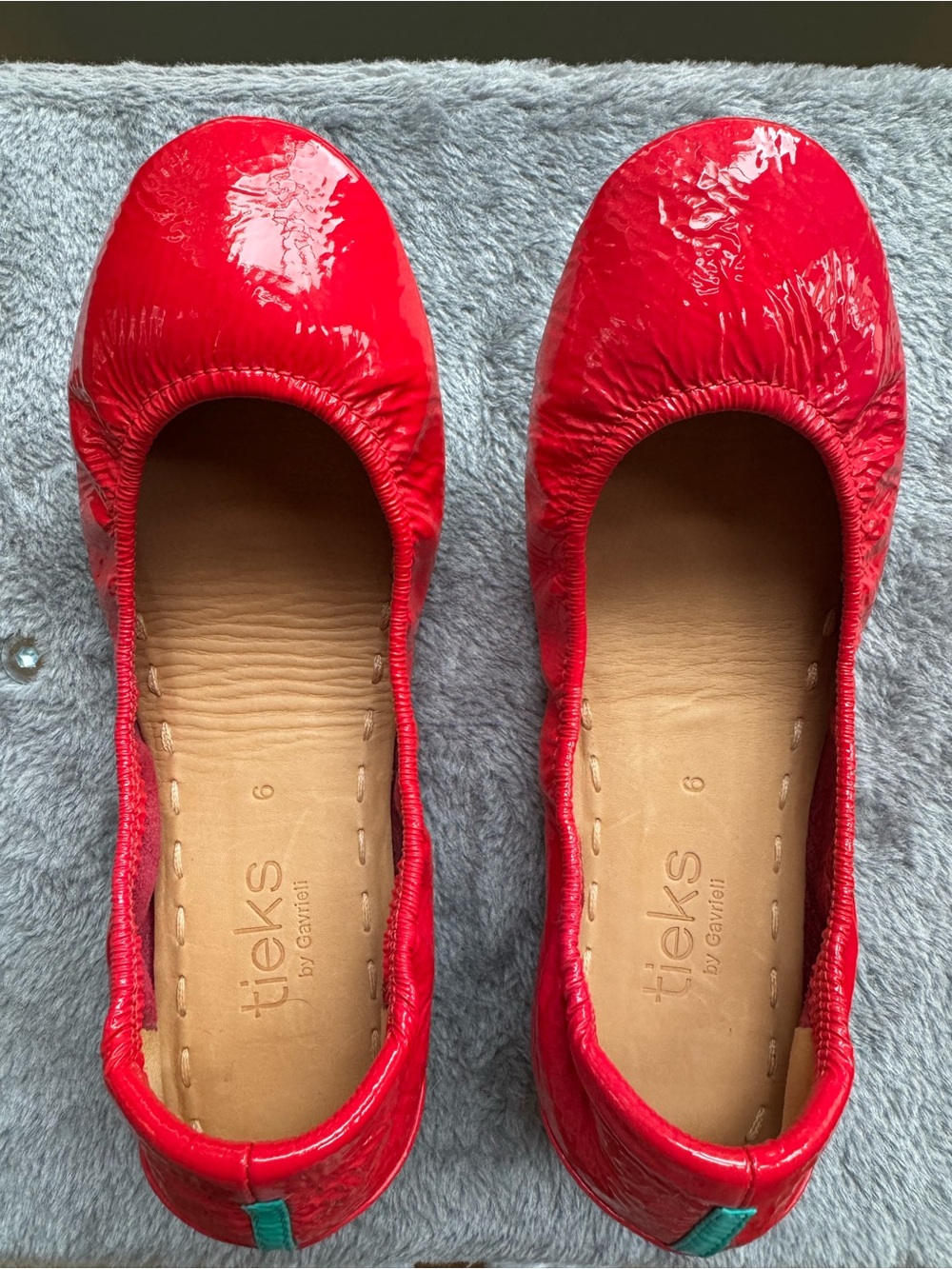 Size 6 Razzleberry Tieks